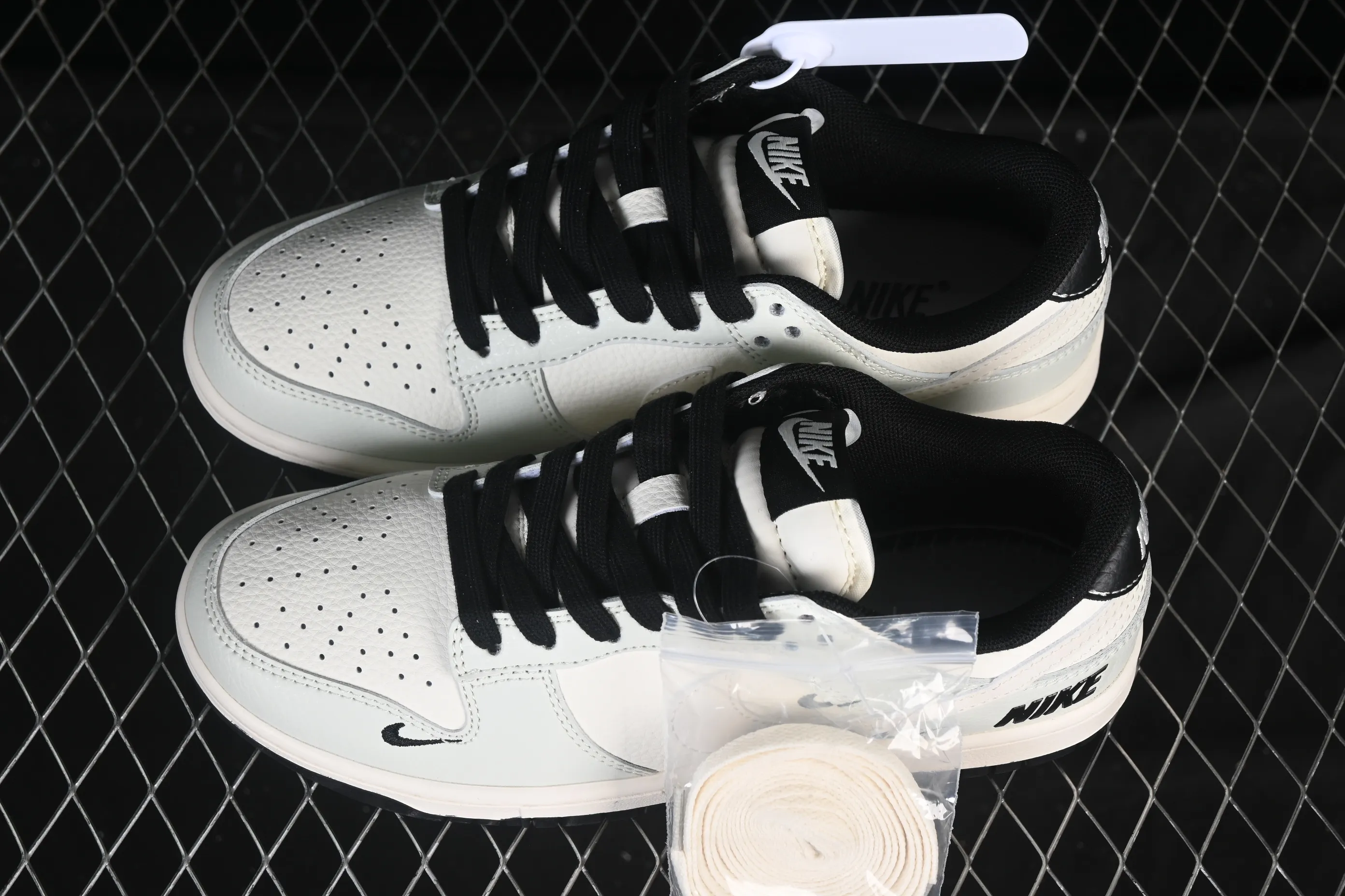 All categories Nk SB Dunk Series Nk SB Dunk Low High-end customized low-top sneakers Nike SB Dunk Low joint matcha green and black hook Anniversary high-end customized low-top casual sneakers JP1628-057